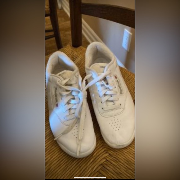 Reebok classic women’s leather running shoes size 7.5 - Picture 2 of 6